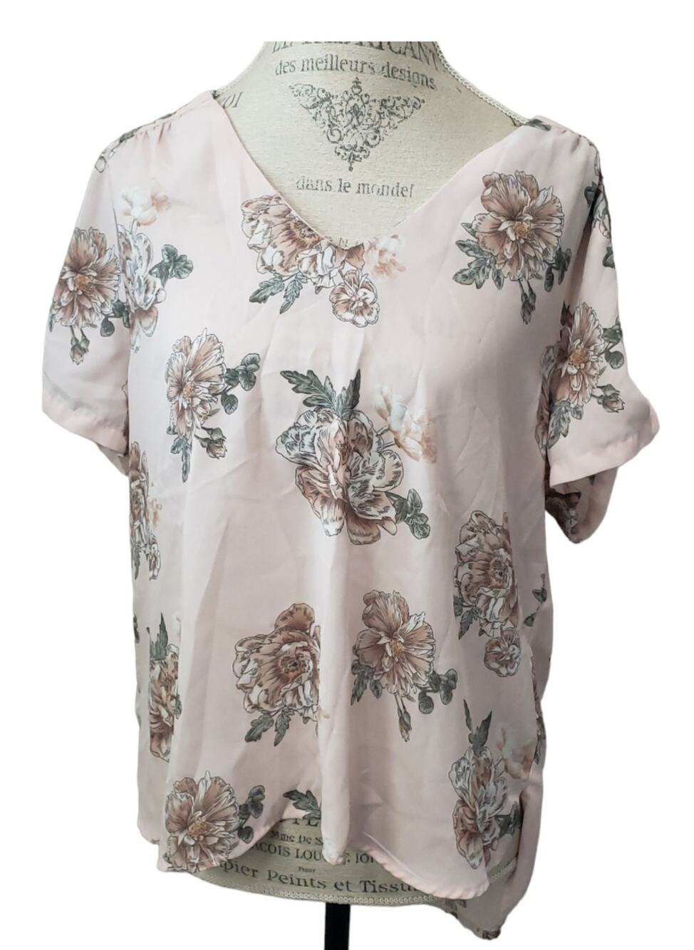 Charmed by Eve Pink Floral Print Hi Low V Cut Blouse | Size Medium